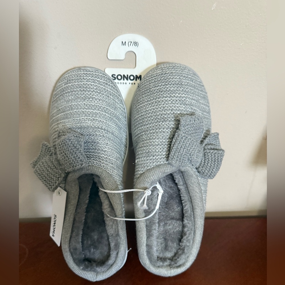 Sonoma Light Gray Knit Slippers with Bow